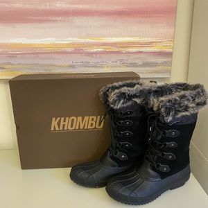 Khombu black winter boots with faux fur trim